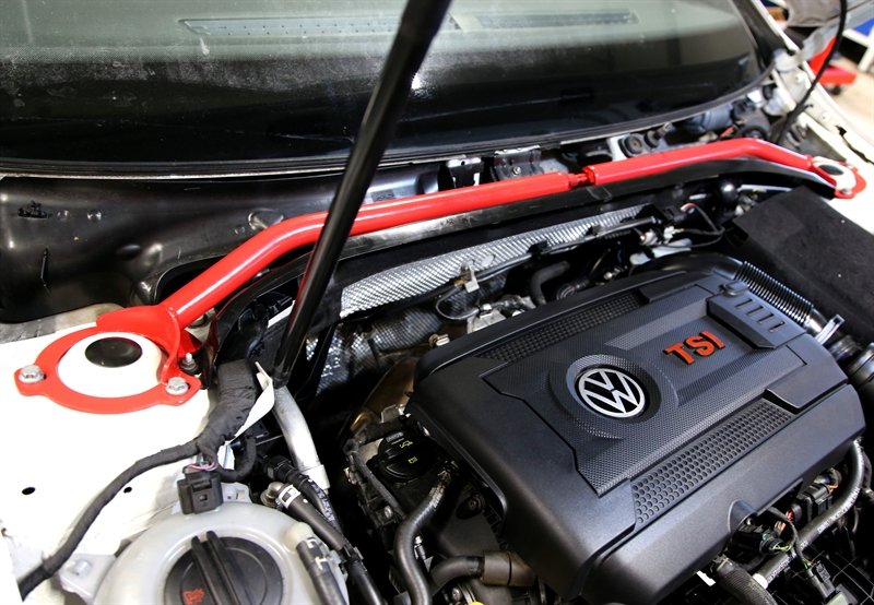 TA Technix Domstreben TA Technix Stahl-Domstrebe rot (pulverbeschichtet) vorne für Seat Leon Typ 5F 