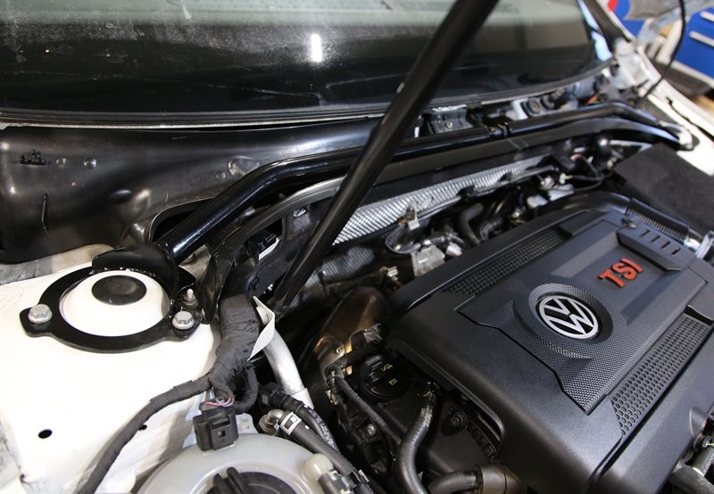 TA Technix Domstreben TA Technix Stahl-Domstrebe schwarz (pulverbeschichtet) vorne für Seat Leon Typ 5F 